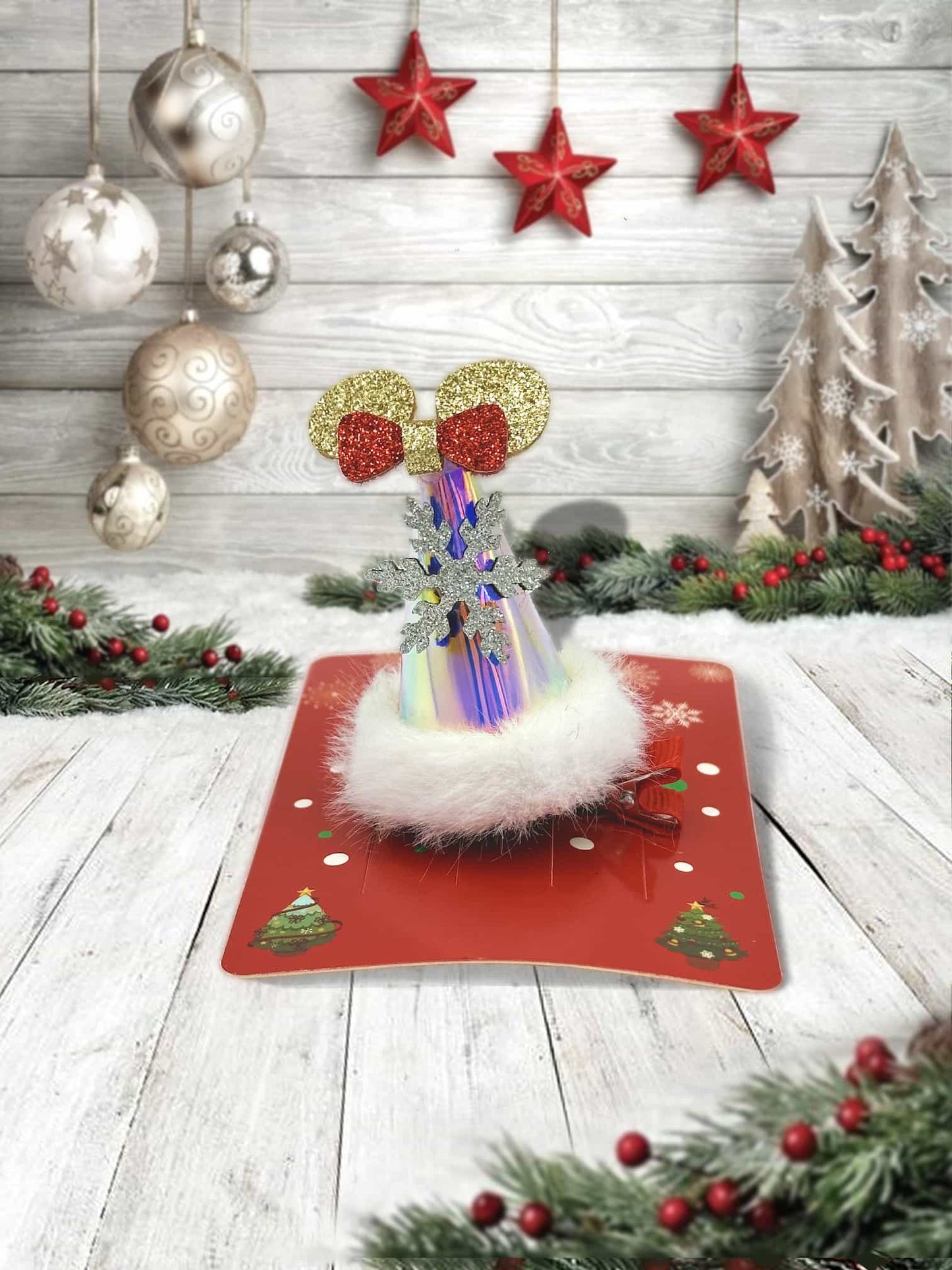 Gleaming Snowflake Hair Clip: Sparkling Festivity with a Shake